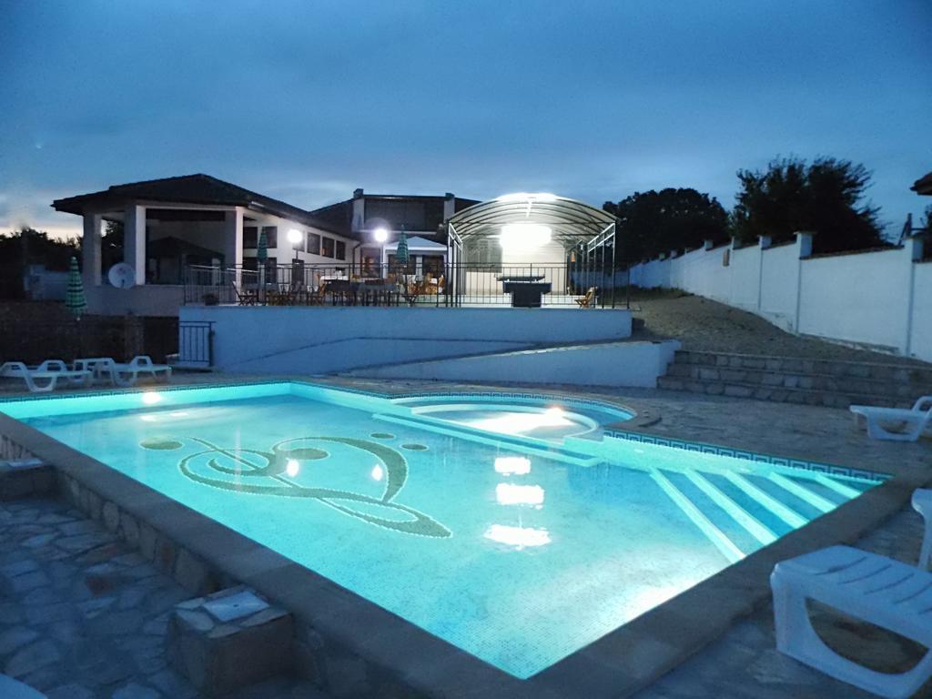 Villa Топола Экстерьер фото